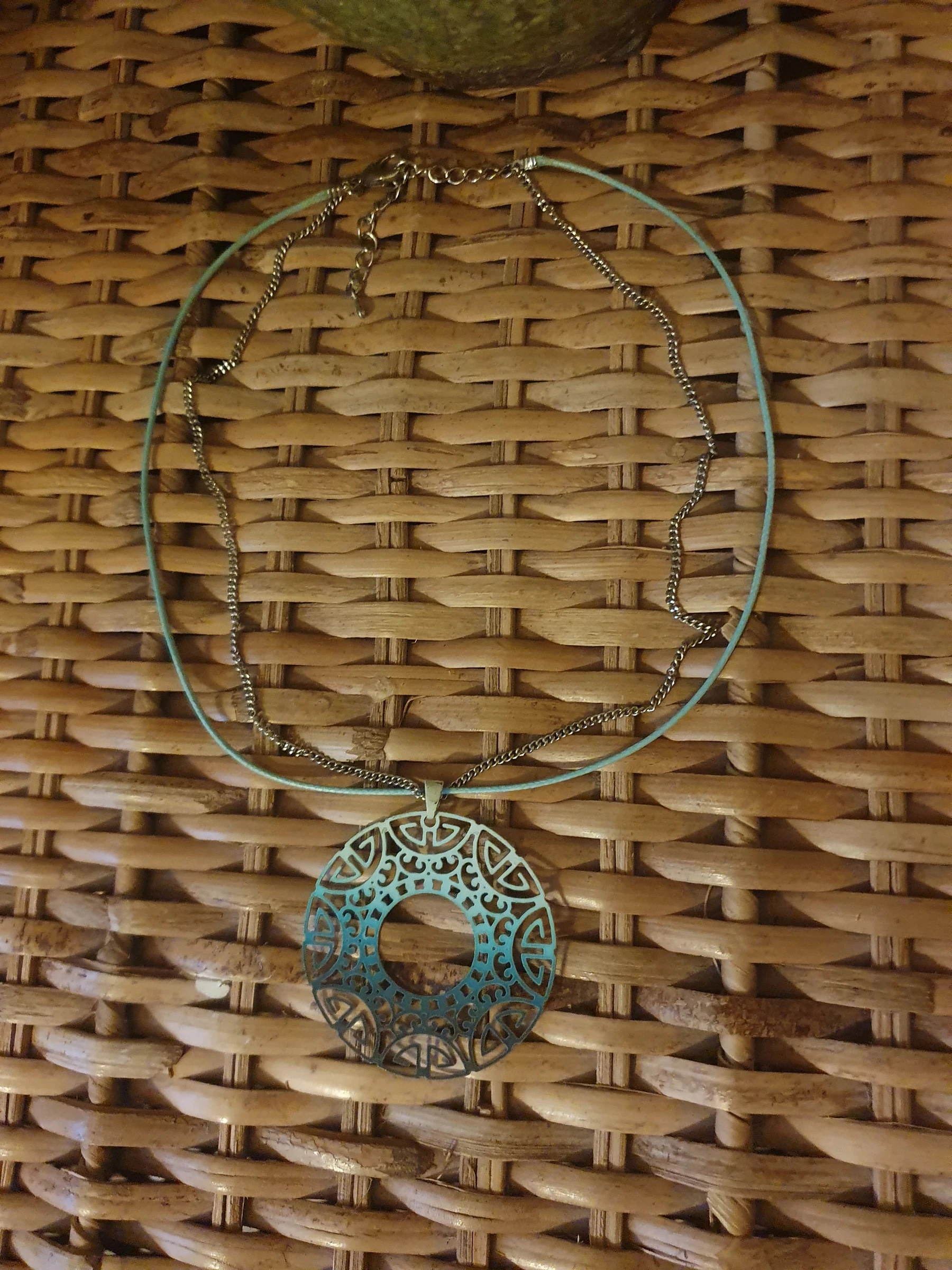 Collier bleu